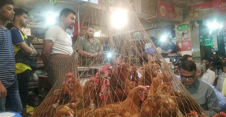 ম্যাজিস্ট্রেট এলে টাঙ্গানো হয় নতুন তালিকা, কমে যায় পণ্যের দাম