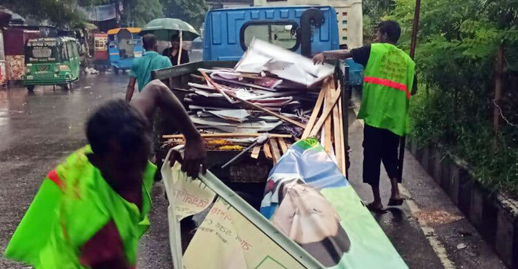 ব্যানার, পোস্টার অপসারণে ডিএনসিসির উচ্ছেদ অভিযান শুরু