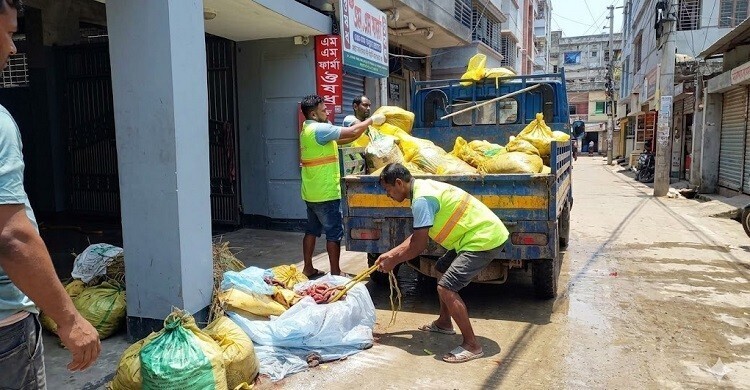 রাত ১০টা পর্যন্ত ৭৩৪১ টন বর্জ্য অপসারণ করেছে ডিএনসিসি