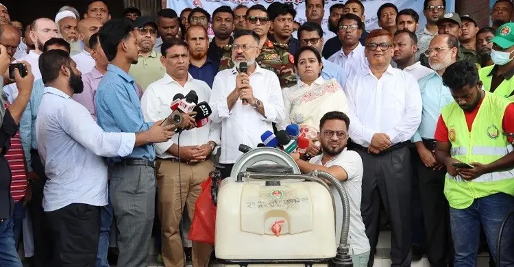কোথাও লার্ভা মিললেই সংশ্লিষ্টদের বিরুদ্ধে ব্যবস্থা নেওয়া হচ্ছে