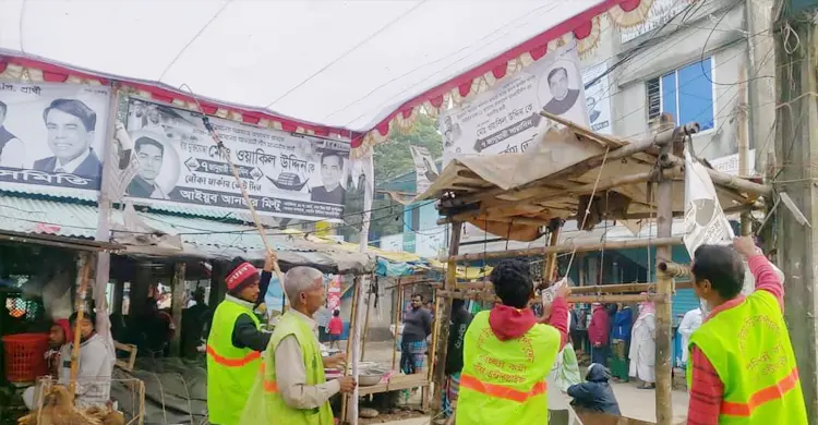 নির্বাচনী পোস্টার-ব্যানার অপসারণ করছে ডিএনসিসি