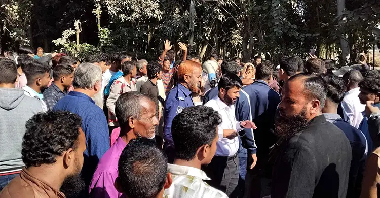 পোষা কুকুরের কামড়ে আহত নারী, জানাতে গেলে পরিবারের ওপর হামলা