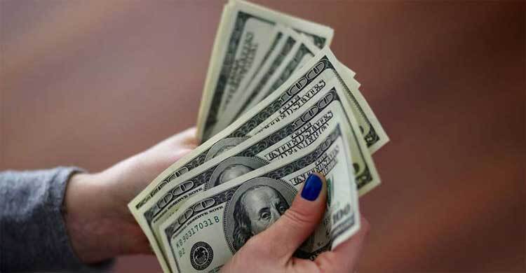 ১৯৭৩ সালের পর সবচেয়ে বড় পতনের মুখে ডলার