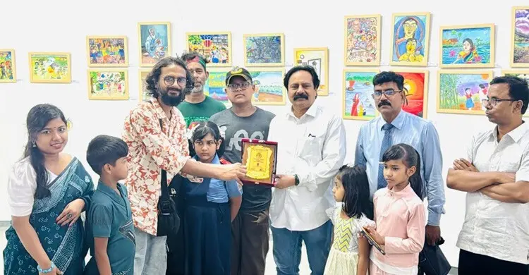 দোলন আর্ট এক্সিবিশন ৯ মে পর্যন্ত সবার জন্য উন্মুক্ত