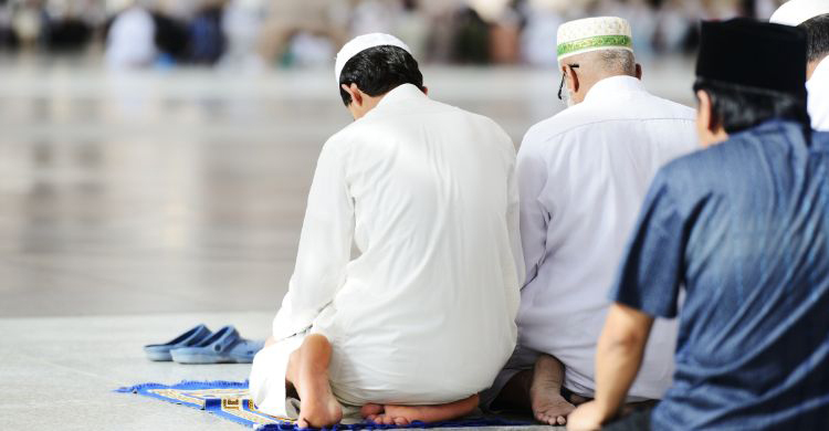 নামাজে দোয়া মাসুরার পর অন্য কোনো দোয়া করা যাবে কি?