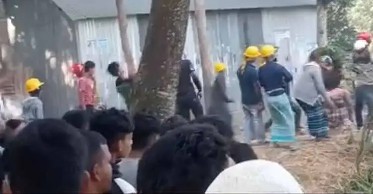 ফরিদপুরে সাউন্ডবক্স বাজানো নিয়ে দুই গ্রামবাসীর সংঘর্ষ, আহত ২৫