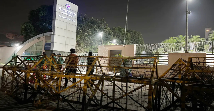 খালেদা জিয়ার সুস্থতায় দোয়া, কান্নায় ভেঙে পড়লেন নেতাকর্মীরা