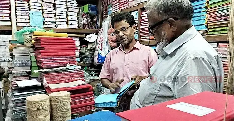 হালখাতা ঘিরে জমজমাট পুরান ঢাকা, বাড়ছে খাতা ও কার্ডের চাহিদা