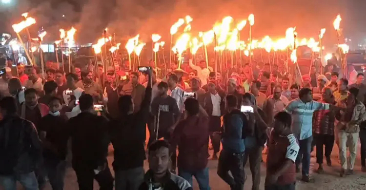 প্রার্থী পরিবর্তনের দাবিতে মশাল মিছিল