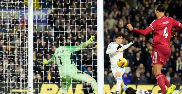 শেষ মুহূর্তে হোঁচট খেলো লিভারপুল