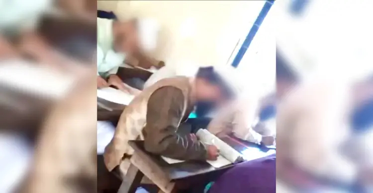 কুমিল্লায় বই খুলে অনার্স পরীক্ষা দেওয়ার ভিডিও ভাইরাল