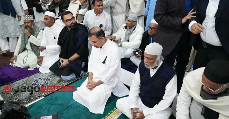 তারেক রহমানের উপস্থিতিতে গুলশান আজাদ মসজিদে দোয়া মাহফিল