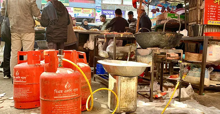 রাজশাহীতে এলপিজি সংকটে বন্ধ হচ্ছে হোটেল-রেস্তোরাঁ