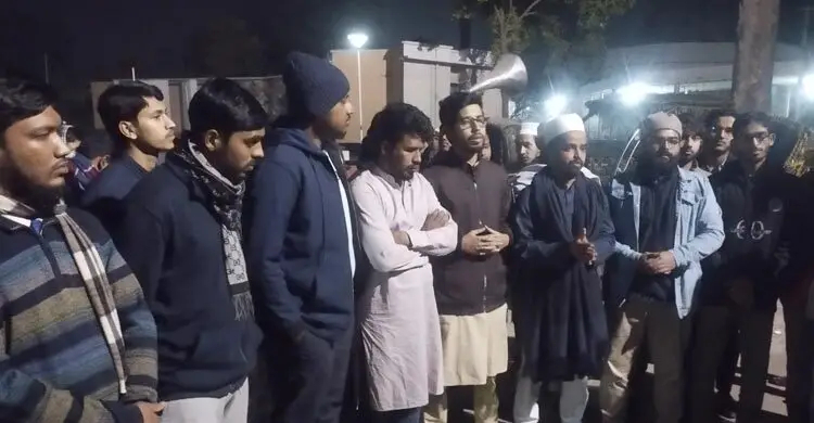 শাকসু নির্বাচন স্থগিতের প্রতিবাদে রাকসুর বিক্ষোভ