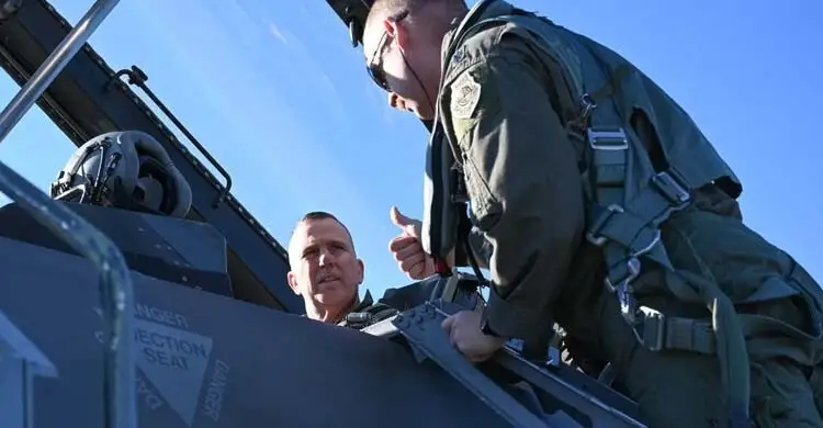 বাগযুদ্ধ নয়, গ্রিনল্যান্ডে এবার সামরিক প্লেন পাঠালেন ট্রাম্প