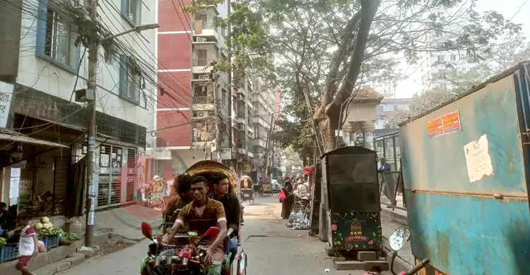 নির্বাচনী প্রচারণায় চিরচেনা জৌলুস নেই, প্রার্থীদের চিনতে পারছেন না ভোটররা