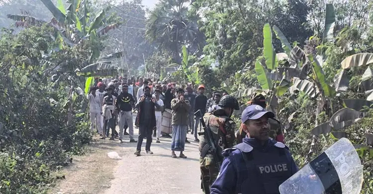 ফরিদপুরে আধিপত্য বিস্তারকে কেন্দ্র করে সংঘর্ষ-বাড়িঘর ভাঙচুর, আহত ২০