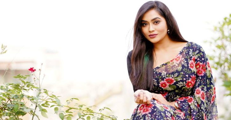 বনলতা এক্সপ্রেসের গল্প জানালেন মম