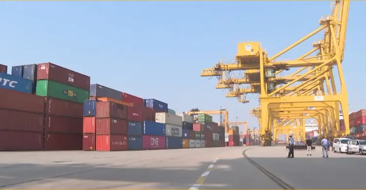 চট্টগ্রাম বন্দরে বিকল স্ক্যানার, আটকা শত শত কনটেইনার