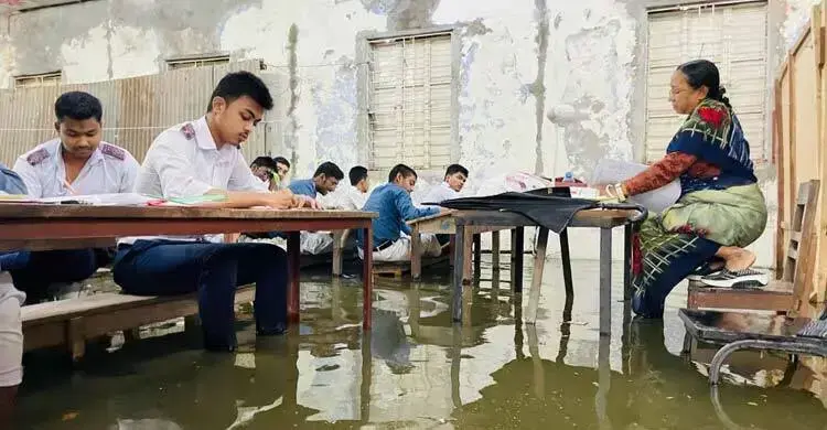 বেঞ্চে পা তুলে পরীক্ষা কুমিল্লার সেই কেন্দ্র নিয়ে ব্যবস্থা গ্রহণের নির্দেশ প্রধানমন্ত্রীর