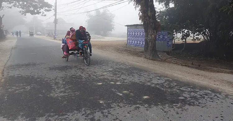 পঞ্চগড়ে হিমশীতল বাতাসে বেড়েছে শীতের প্রকোপ