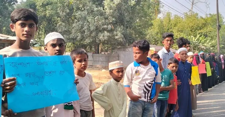 টেকনাফে মাইন বিস্ফোরণে আহত হানিফের সুচিকিৎসার দাবিতে মানববন্ধন