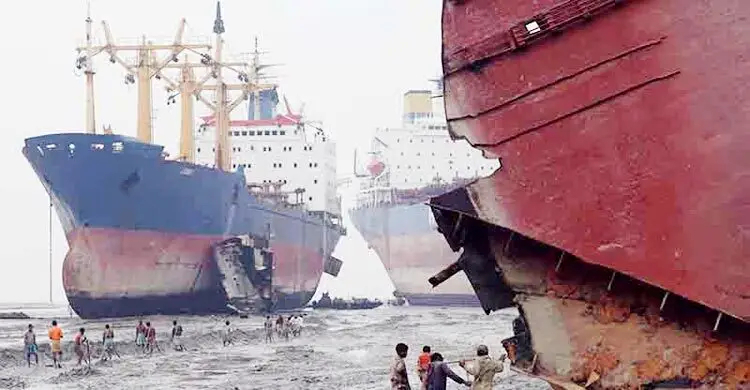 উপকূলে মিললো জাহাজ ভাঙা কারখানার দুই শ্রমিকের মরদেহ