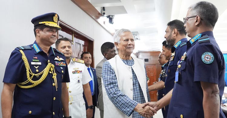 সৎ-নীতিবান অফিসাররাই পদোন্নতির দাবিদার: প্রধান উপদেষ্টা