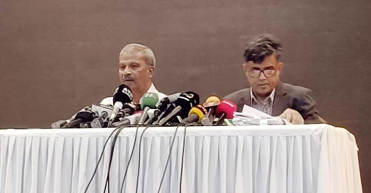 পাঁচ ঘণ্টায় ৮০০ মামলার শুনানি কীভাবে সম্ভব, প্রশ্ন আইন উপদেষ্টার