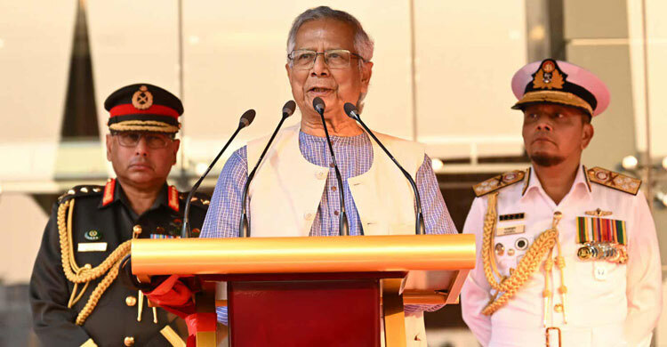 সশস্ত্র বাহিনীকে দক্ষতার সঙ্গে দায়িত্ব পালনের আহ্বান ড. ইউনূসের