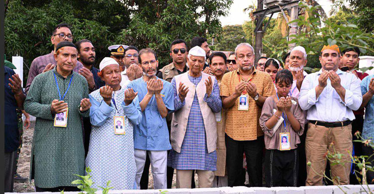 নিজ গ্রাম বাথুয়ায় প্রধান উপদেষ্টা