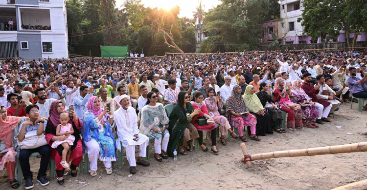 নিজ গ্রাম বাথুয়ায় প্রধান উপদেষ্টা
