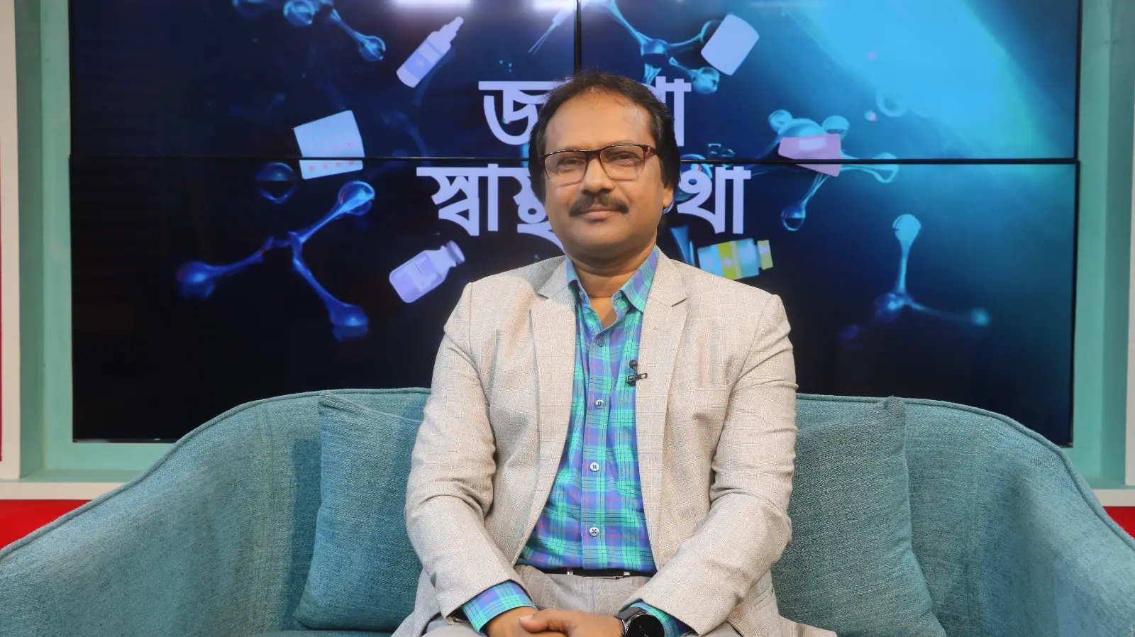 বাংলাদেশ মেডিকেল বিশ্ববিদ্যালয়ের প্রসূতি ও স্ত্রীরোগ বিভাগের অধ্যাপক রেজাউল করিম কাজল