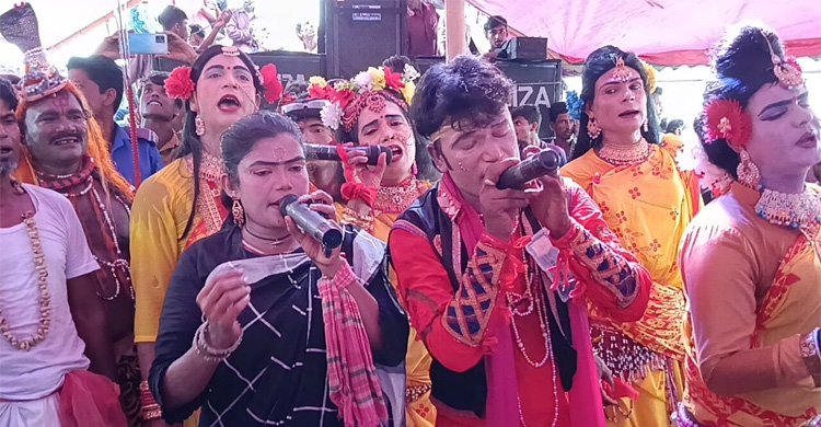 তারাকান্দির ঘাট থেকে ভাসলো লখিন্দরের ভেলা