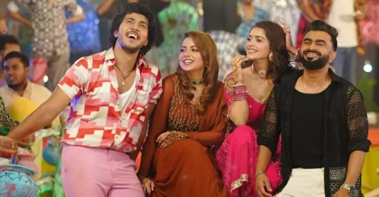 গানের বাজারে ‘আগুন’ জ্বালালো নাটক!