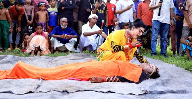 তারাকান্দির ঘাট থেকে ভাসলো লখিন্দরের ভেলা