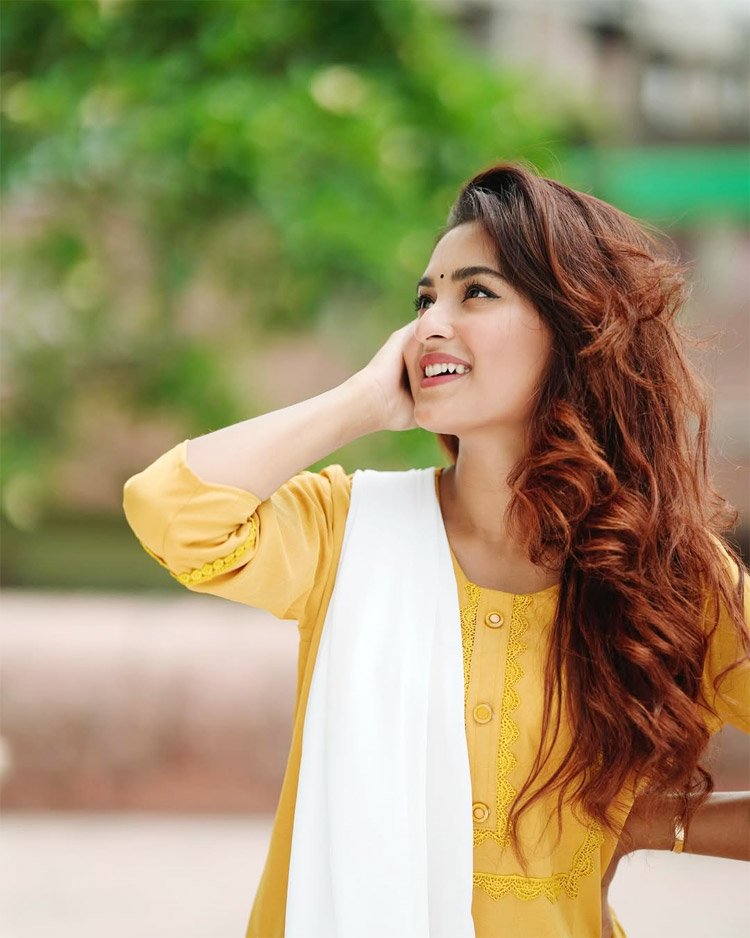 শরতের বৃষ্টির দিনে পোশাক কেমন হবে