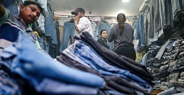 বিশ্বে চাঙা হচ্ছে সেকেন্ড হ্যান্ড পোশাকের বাজার