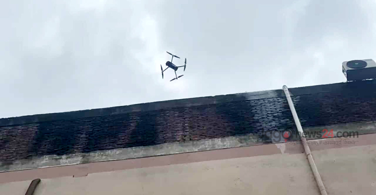 এখনো আগুন আছে কি না ড্রোন দিয়ে পর্যবেক্ষণ করছে ফায়ার সার্ভিস