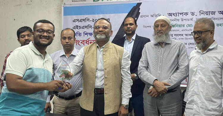 এসএসসি-এইচএসসির ৩৭ কৃতী শিক্ষার্থীকে সংবর্ধনা দিলো ডিআরইউ