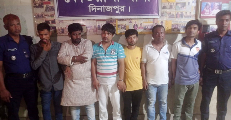 সাবেক এমপির বাড়ি থেকে ইয়াবাসহ চার নারী ছয় পুরুষ আটক