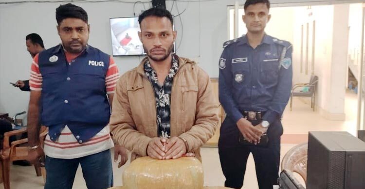 ব্রাহ্মণবাড়িয়ায় গাঁজাসহ গ্রাম পুলিশ আটক