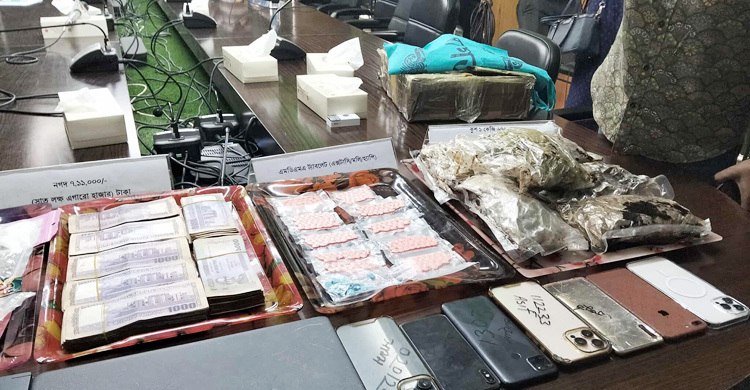 বিদেশি চকলেটের আড়ালে ডাকযোগে আসতো ভয়ংকর মাদক এমডিএমএ