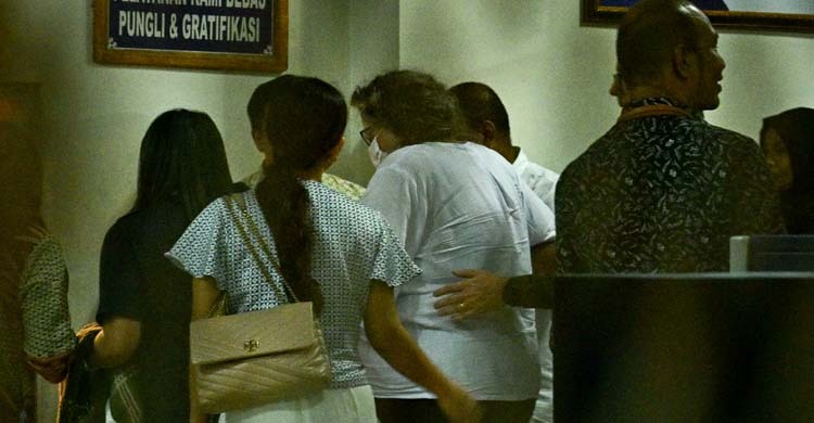 ‘মানবিক কারণে’ যুক্তরাজ্যের দুই মাদককারবারীকে মুক্তি দিলো ইন্দোনেশিয়া