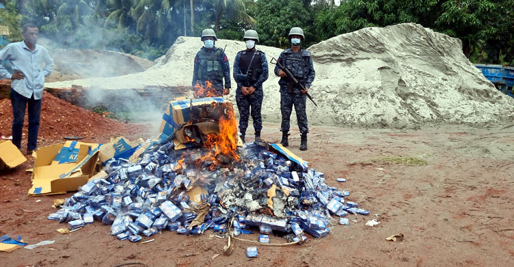 বরগুনায় ৫ লাখ টাকার সিগারেট ধ্বংস