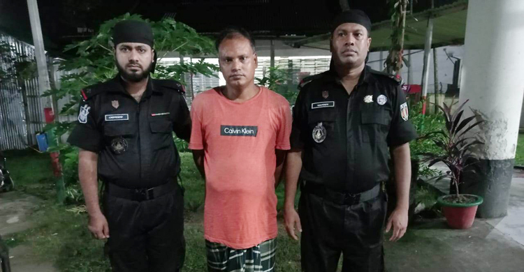 গাইবান্ধায় বিদেশি মদসহ কারবারি গ্রেফতার