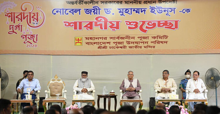 Yunus visits Dhakeshwari temple, exchanges greetings