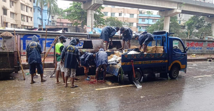 তদারকিতে মেয়র তাপস, ডিএসসিসির ১৬ ওয়ার্ডের শতভাগ বর্জ্য অপসারণ