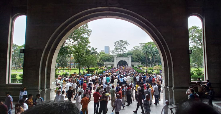 ডিএসসিসির নগর ভবনে তালা, অফিসে যাননি উপদেষ্টা আসিফ মাহমুদ