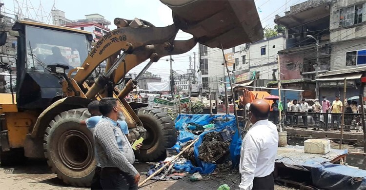 যাত্রাবাড়ী এলাকায় অবৈধ দখল উচ্ছেদে অভিযান